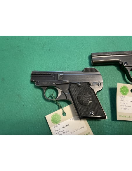 Coppia pistole Steyr calibro 6,35-7,65brw