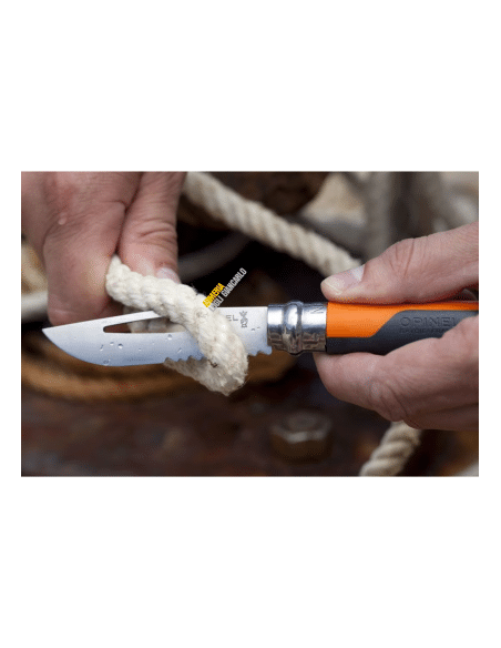 Coltello pieghevole Opinel 8 Outdoor con fischietto colore arancio codice 015779