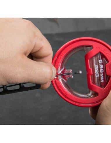 Real Avid 56mm, Bore Boss .223CAL/5,56 mm – Sistema di Pulizia Pulito, Pull Through, Foro Unisex-Adulto, Nero/Rosso, No Size