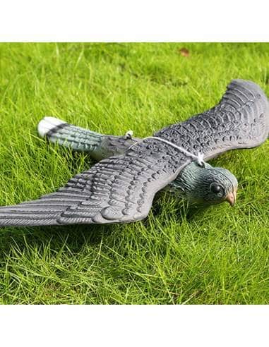 AmandaJ - Falco volante artificiale, simulazione di uccelli falchi deterranti per uccelli da giardino per montaggio a parete e a